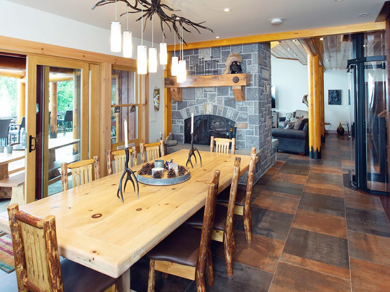beaver-mountain-log-homes-kuyahoora-lodge-cedar-hybrid-home-kitchen-table-1