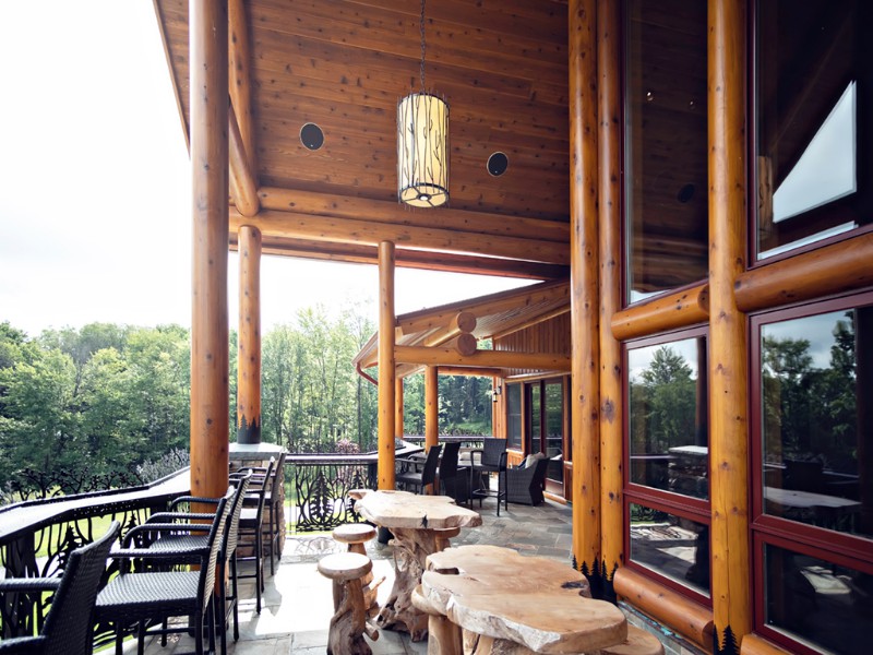 beaver-mountain-log-homes-kuyahoora-lodge-cedar-hybrid-home-rear-deck-1